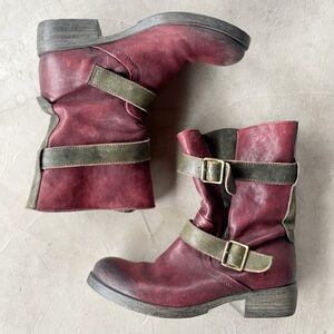 🆕 Listing!  Siga Boots | Red and Green Women's Boots